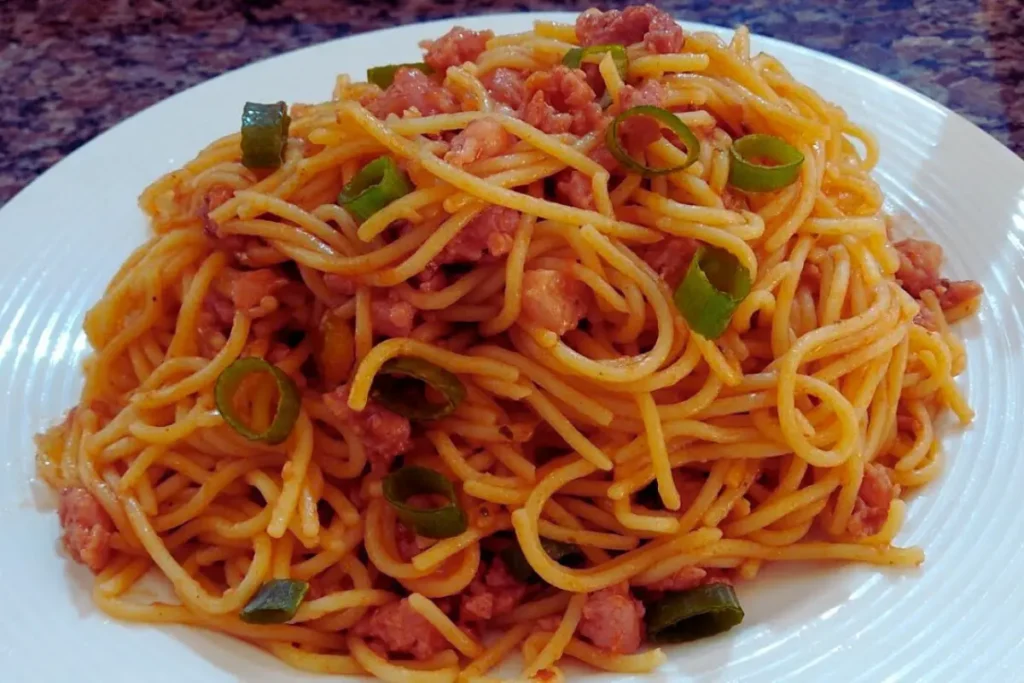 Macarrão com Linguiça Toscana Um Toque Italiano na Sua Mesa! Macarrão com Linguiça Toscana Um Toque Italiano na Sua Mesa!