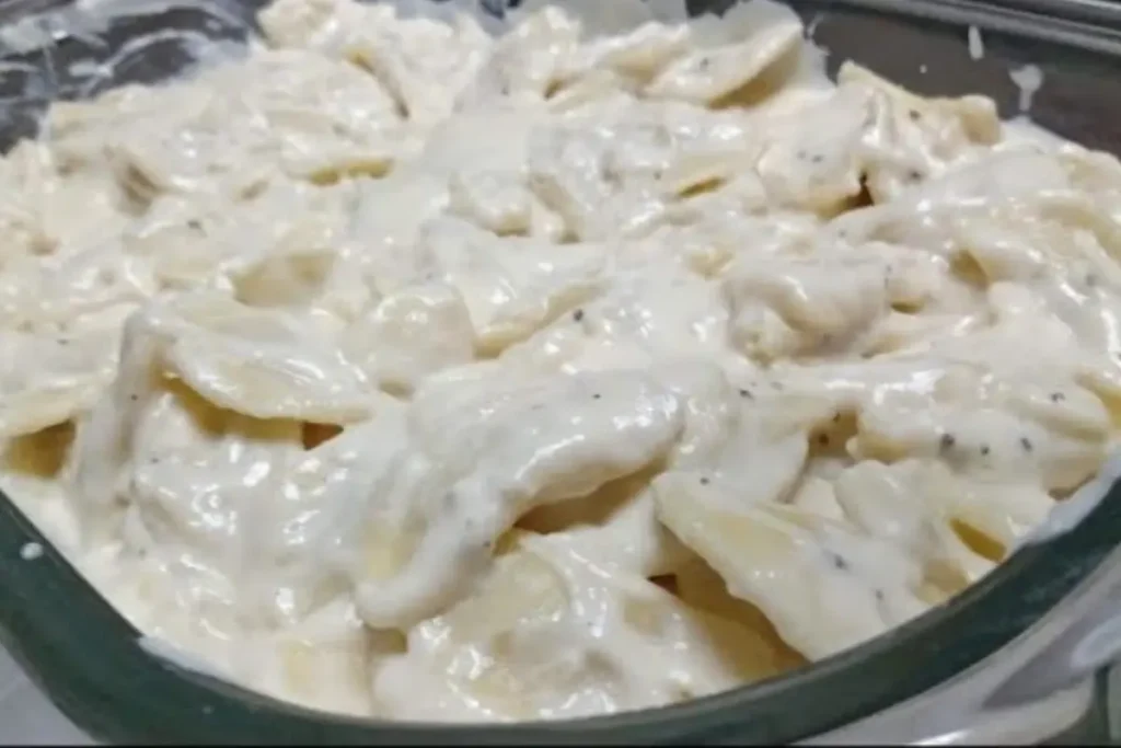 RAVIOLI AO MOLHO BRANCO