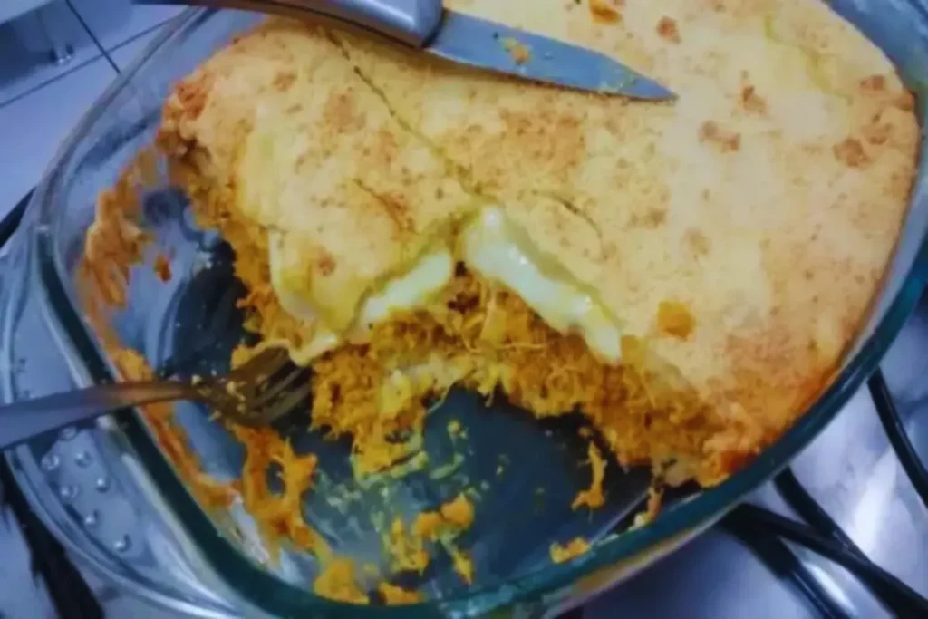 Torta de Frango com Requeijão Uma Explosão de Sabor no Seu Cardápio! Torta de Frango com Requeijão Uma Explosão de Sabor no Seu Cardápio!