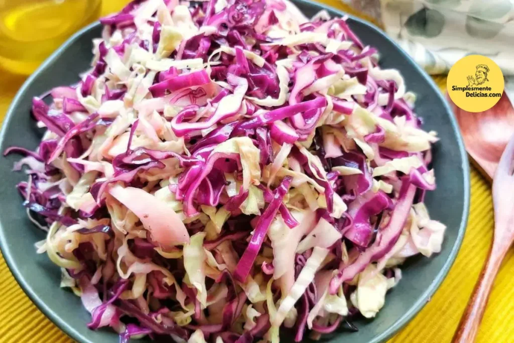 Salada de Repolho Verde e Roxo Um Mix de Cores e Sabores Salada de Repolho Verde e Roxo Um Mix de Cores e Sabores