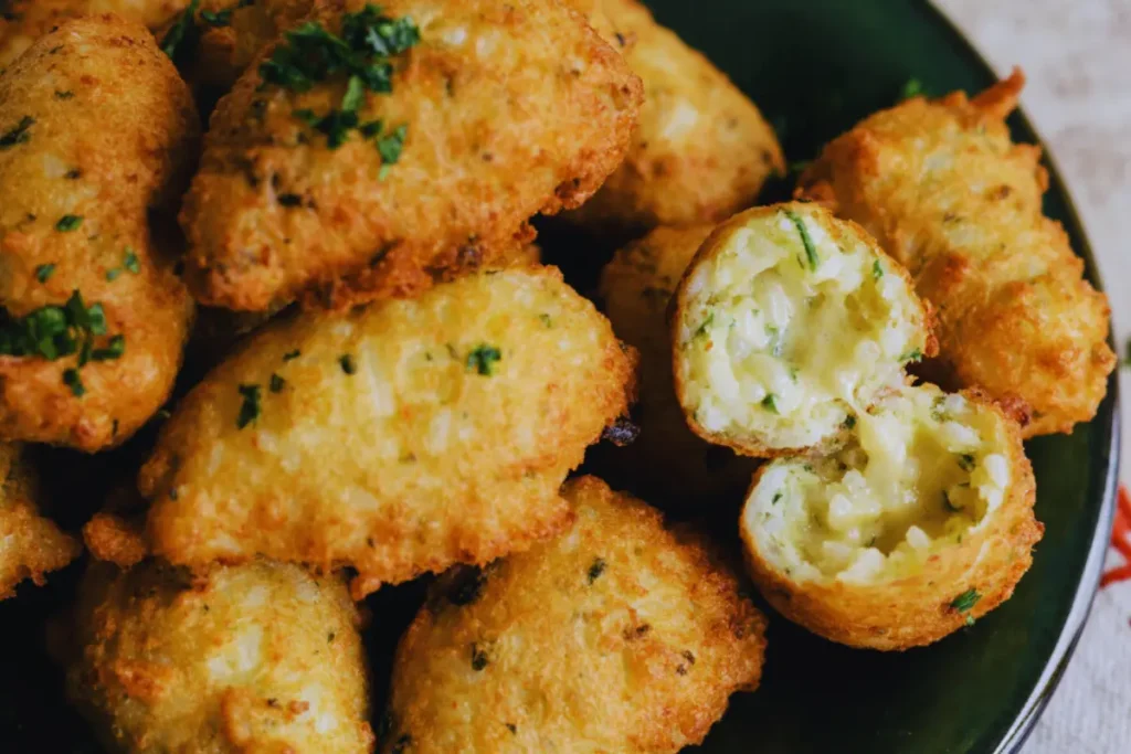 Bolinho de Arroz na AirFryer A Receita Perfeita pra Dar um UP nas Sobras de Arroz! 🍚 Bolinho de Arroz na AirFryer A Receita Perfeita pra Dar um UP nas Sobras de Arroz! 🍚