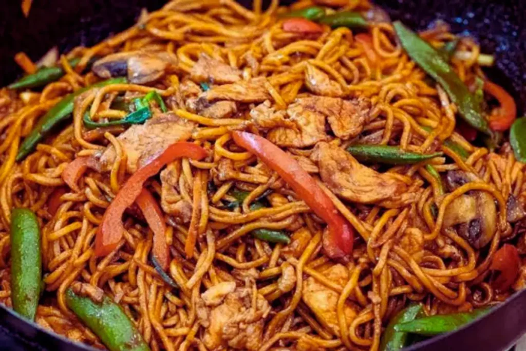 Receita de Yakisoba Japonês O Macarrão que Vai te Deixar Lambendo os Beiços!